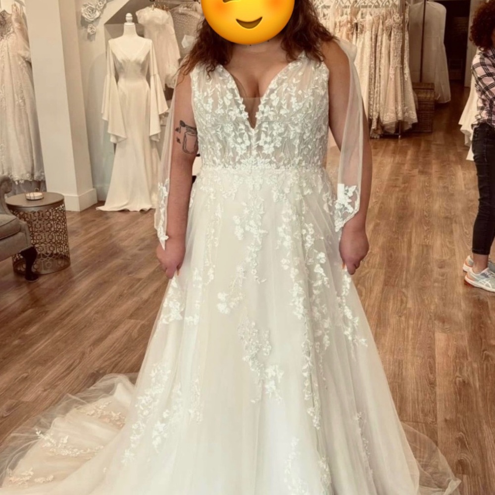 Elegant White Lace Wedding Dress